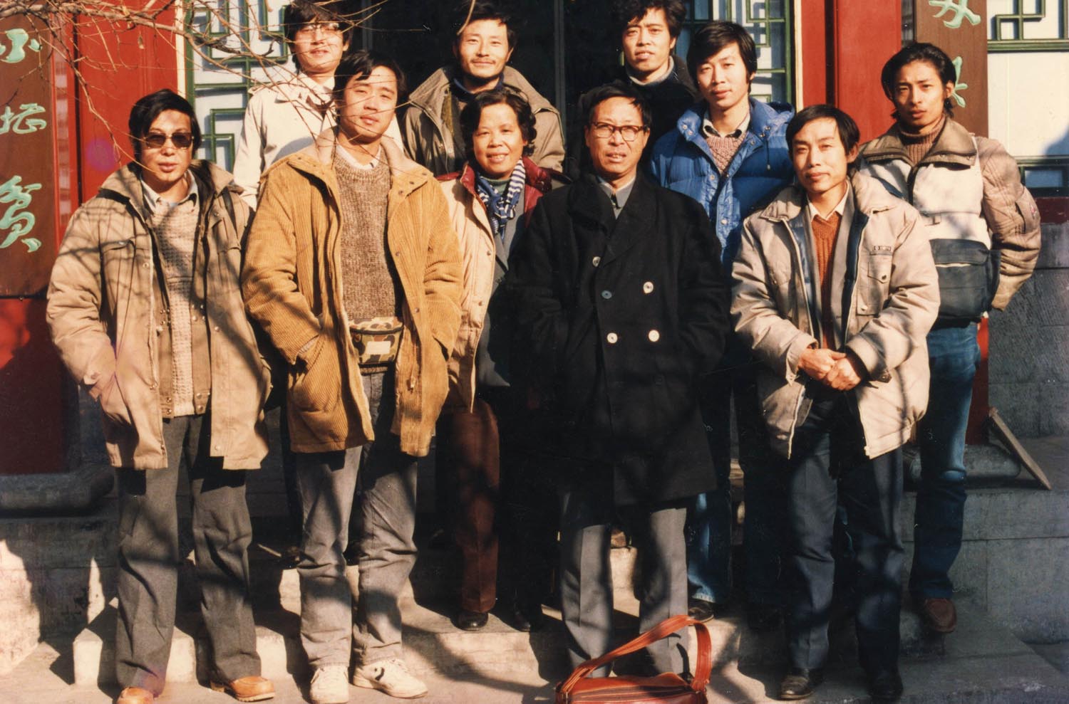2、参加展览开幕式的部分获奖者与大众摄影主编佟树珩 和 晓庄等在济南合影.jpg 2、参加展览开幕式的部分获奖者与大众摄影主编佟树珩 和 晓庄等在济南合影.jpg