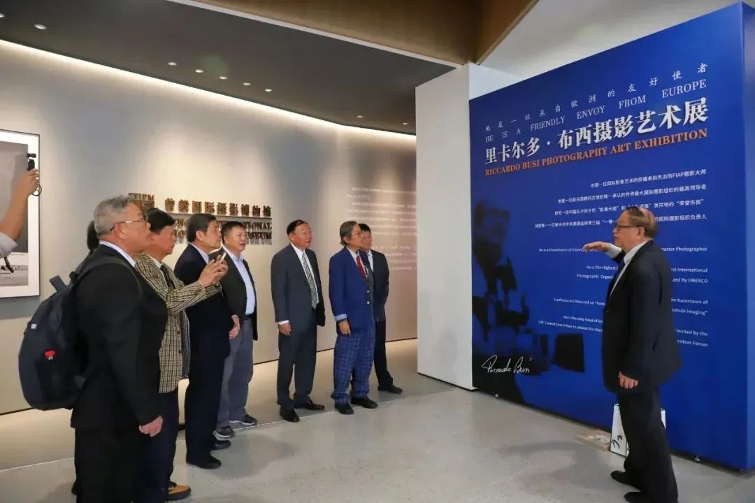 曾毅国际摄影博物馆的一个故事